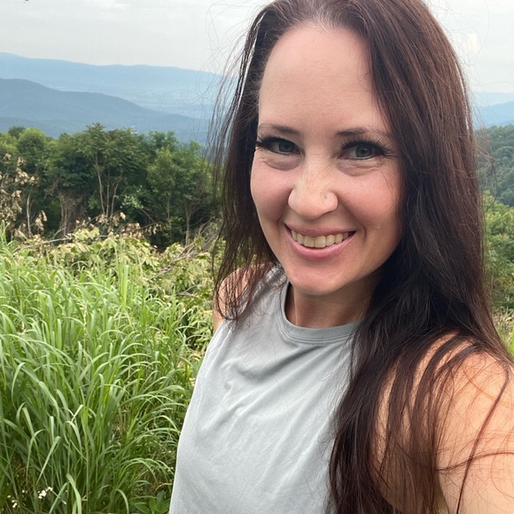 Meet your Posher, Allison - Picture 2 of 4